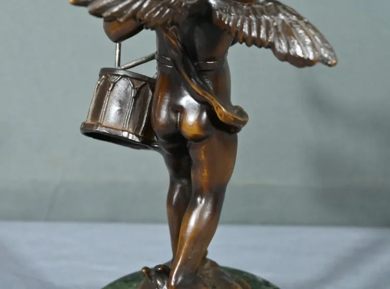 BRONZE-PUTTO signiert A. MOREAU