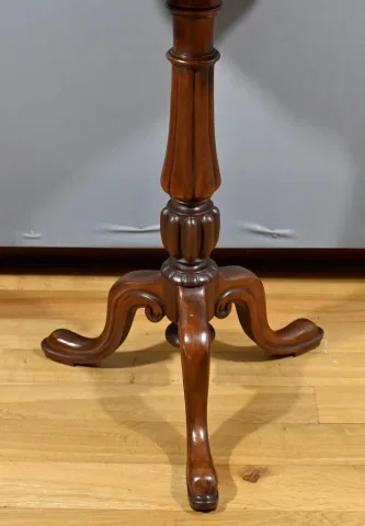 LOUIS PHILIPPE PERIOD DREIBEINTISCH