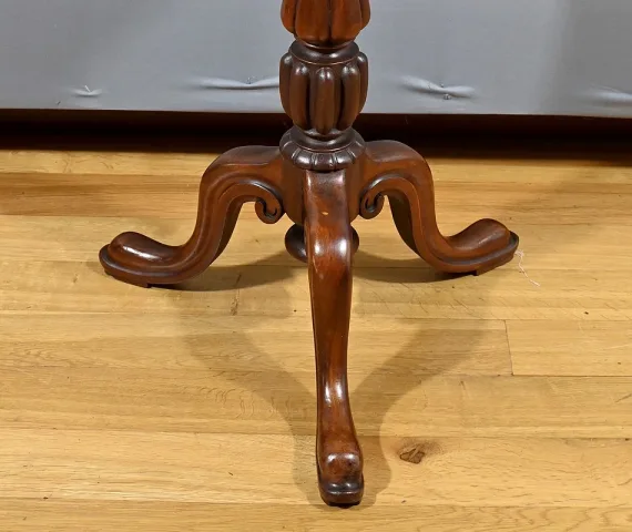 LOUIS PHILIPPE PERIOD DREIBEINTISCH