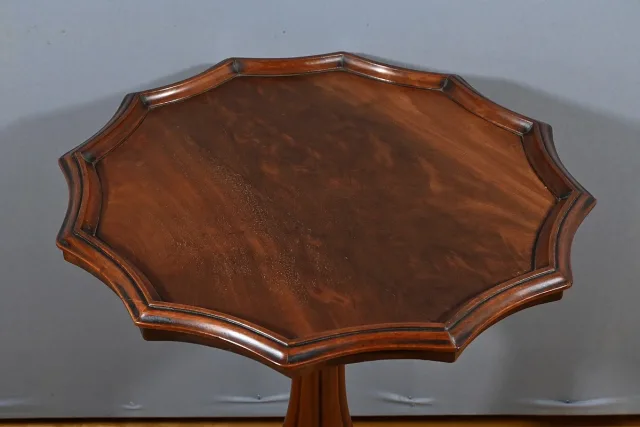 LOUIS PHILIPPE PERIOD DREIBEINTISCH