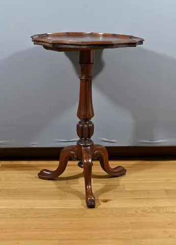 LOUIS PHILIPPE PERIOD DREIBEINTISCH