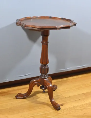 LOUIS PHILIPPE PERIOD DREIBEINTISCH