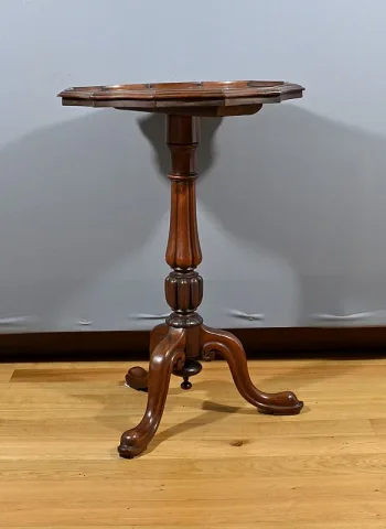 LOUIS PHILIPPE PERIOD DREIBEINTISCH