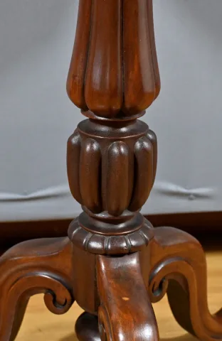 LOUIS PHILIPPE PERIOD DREIBEINTISCH