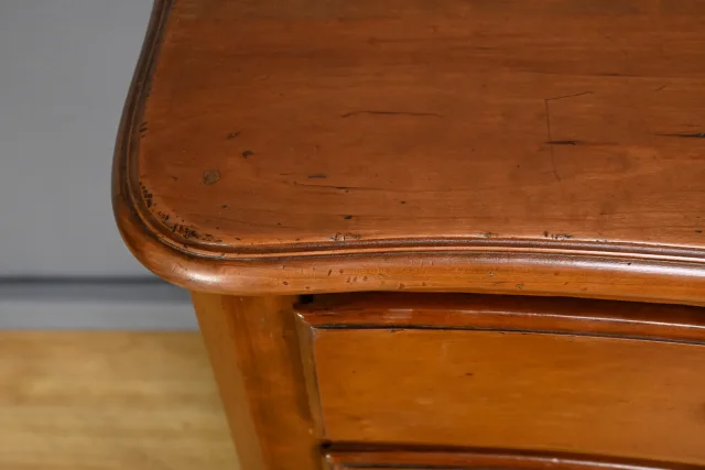 KAST MET LADEN gesigneerd A. MAILFERT