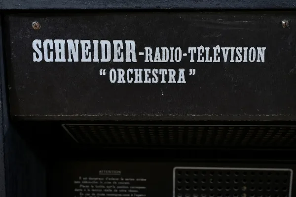 Meuble Radio Schneider en Acajou – Milieu XXe