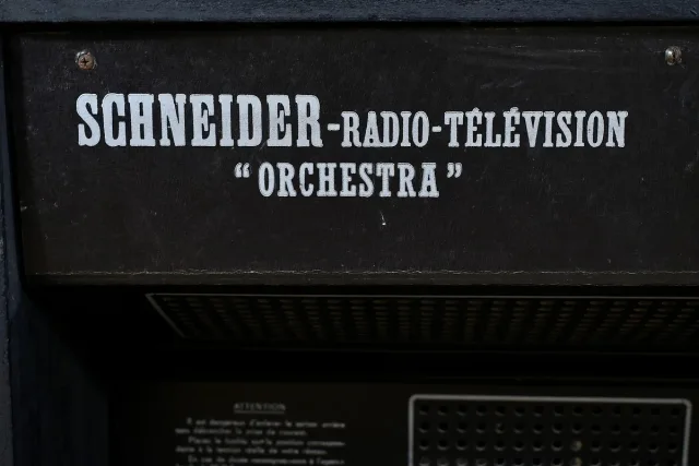 Meuble Radio Schneider en Acajou – Milieu XXe