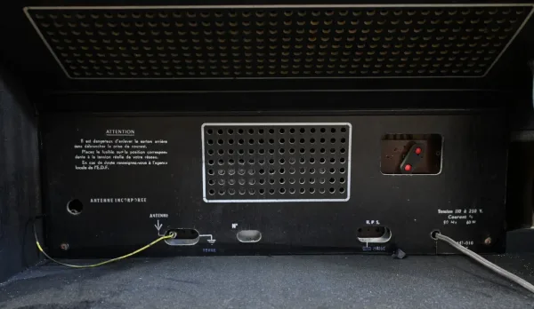 Meuble Radio Schneider en Acajou – Milieu XXe