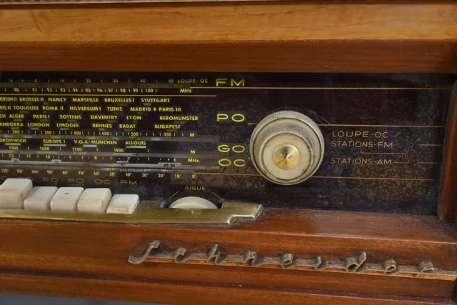 Meuble Radio Schneider en Acajou – Milieu XXe