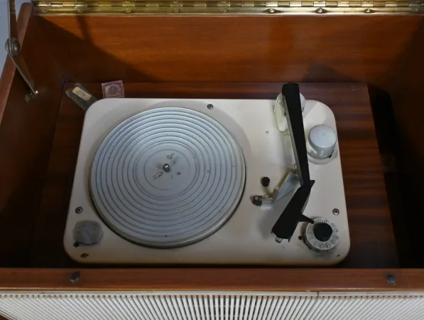 Meuble Radio Schneider en Acajou – Milieu XXe