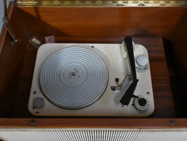 Meuble Radio Schneider en Acajou – Milieu XXe