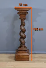 SÄULE AUS WALNUSS