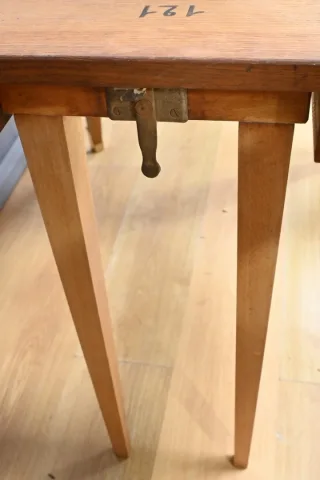 Table 4 à 10 Couverts en Merisier – 1950