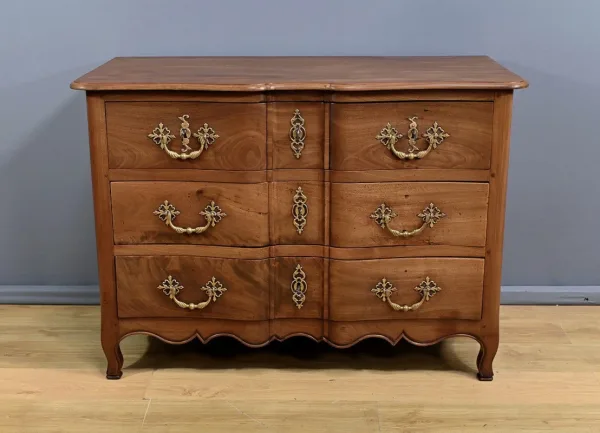 Commode Arbalète Nantaise en Acajou de Cuba, époque Louis XV – XVIIIe