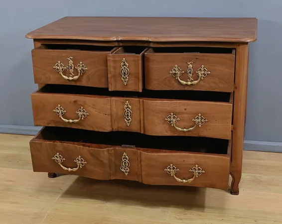 Commode Arbalète Nantaise en Acajou de Cuba, époque Louis XV – XVIIIe