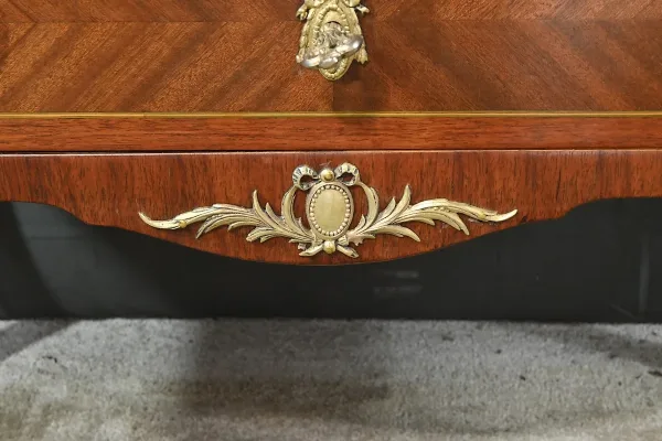 Petite Commode en Acajou – 1ère Partie XXe