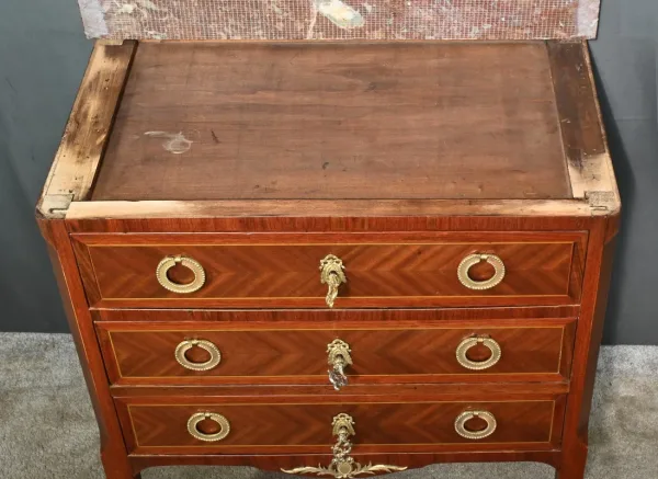 Petite Commode en Acajou – 1ère Partie XXe