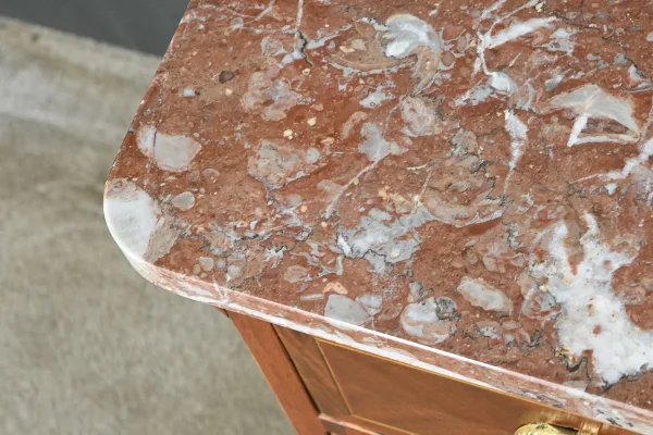Petite Commode en Acajou – 1ère Partie XXe