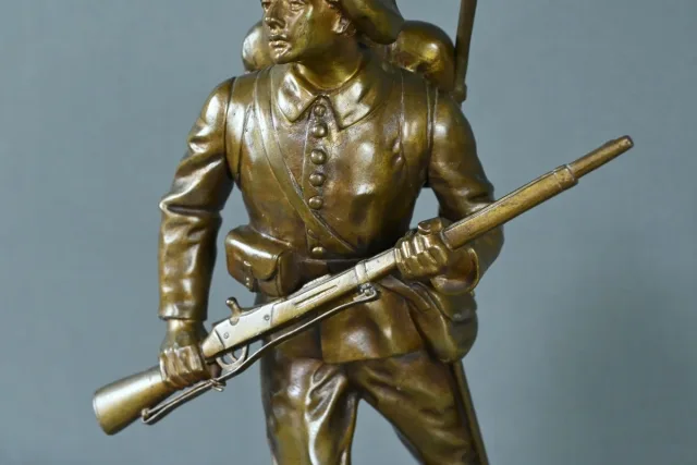 SOLDADO DE BRONCE firmado E. CARLIER
