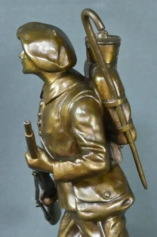 SOLDADO DE BRONCE firmado E. CARLIER