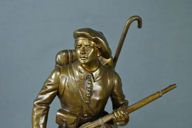 SOLDADO DE BRONCE firmado E. CARLIER