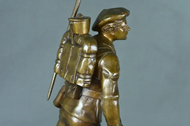 SOLDADO DE BRONCE firmado E. CARLIER
