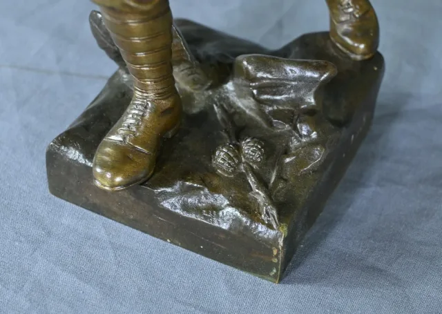 SOLDADO DE BRONCE firmado E. CARLIER