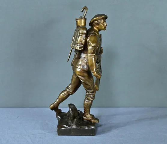 SOLDADO DE BRONCE firmado E. CARLIER