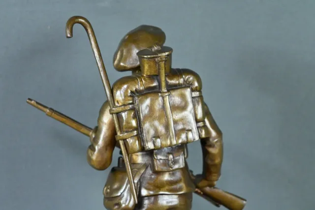 SOLDADO DE BRONCE firmado E. CARLIER