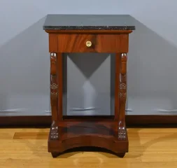 Nachttisch im französischen Empire-Stil