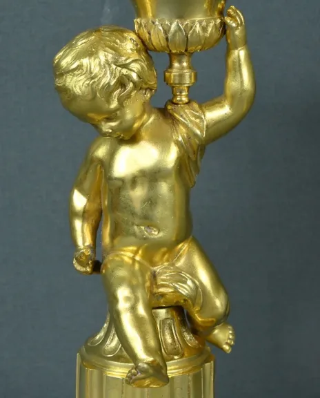 Paire de Bougeoirs en Bronze Doré, Louis XVI – Milieu XIXe