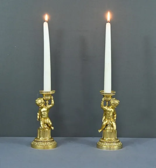 Paire de Bougeoirs en Bronze Doré, Louis XVI – Milieu XIXe