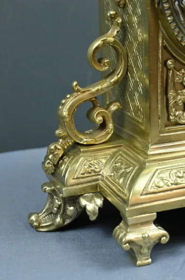 Pendule en Bronze Doré, style Louis XIV – Milieu XXe