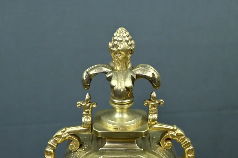 Pendule en Bronze Doré, style Louis XIV – Milieu XXe