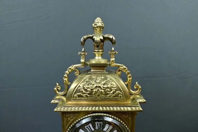 Pendule en Bronze Doré, style Louis XIV – Milieu XXe
