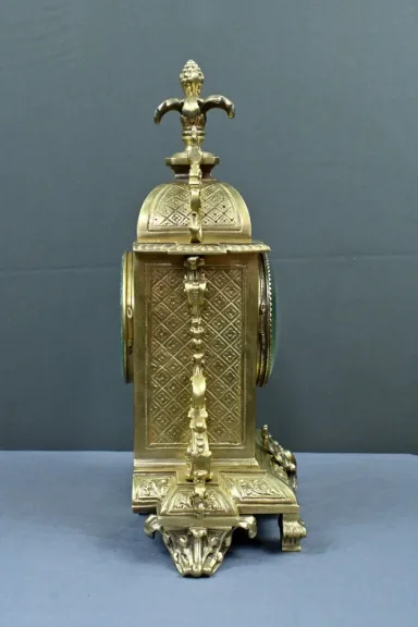 Pendule en Bronze Doré, style Louis XIV – Milieu XXe