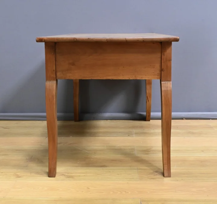 SCHREIBTISCH IM LOUIS XV-STIL