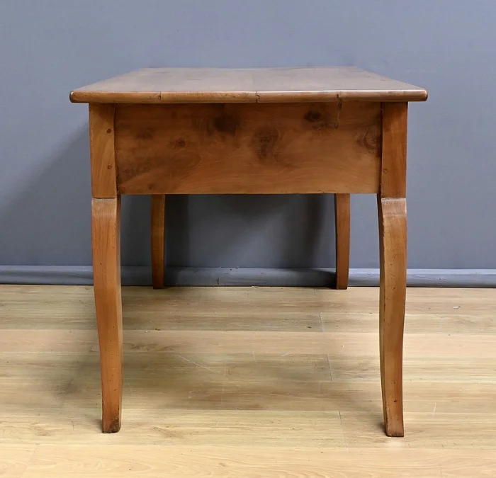 SCHREIBTISCH IM LOUIS XV-STIL