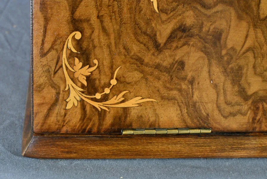 Coffret de Correspondance en Loupe de Noyer – Début XXe