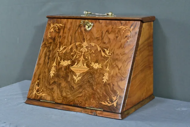 Coffret de Correspondance en Loupe de Noyer – Début XXe