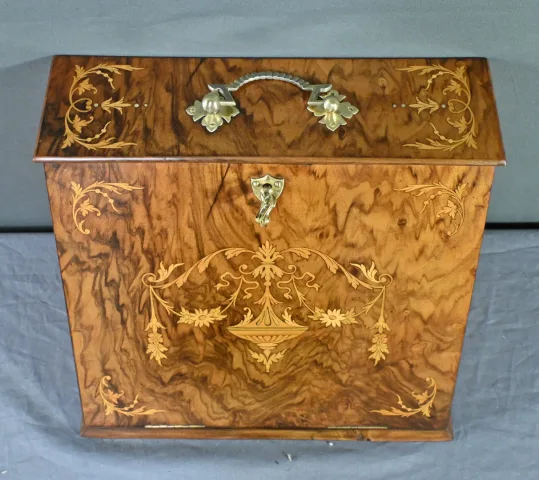 Coffret de Correspondance en Loupe de Noyer – Début XXe