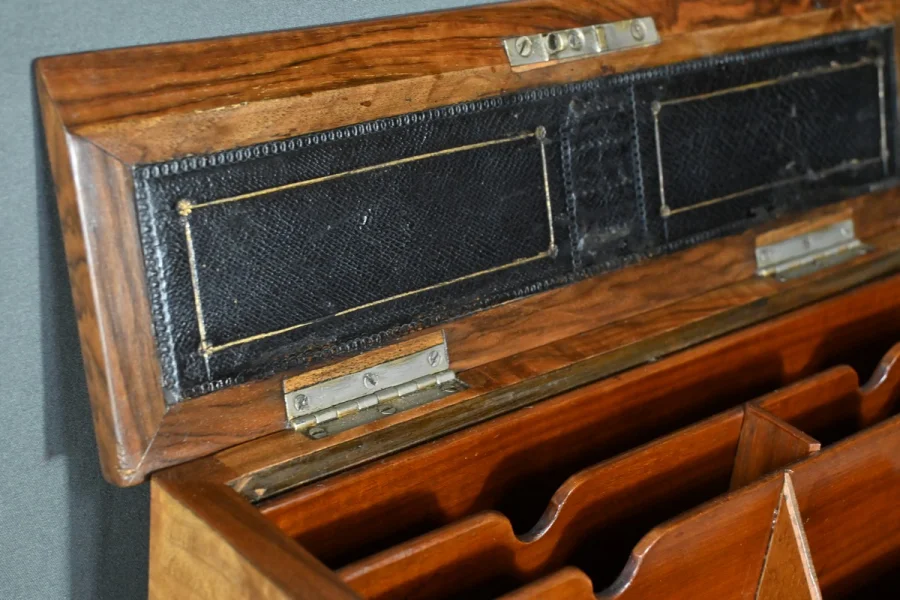 Coffret de Correspondance en Loupe de Noyer – Début XXe