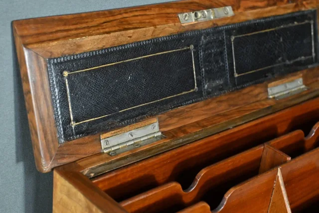 Coffret de Correspondance en Loupe de Noyer – Début XXe