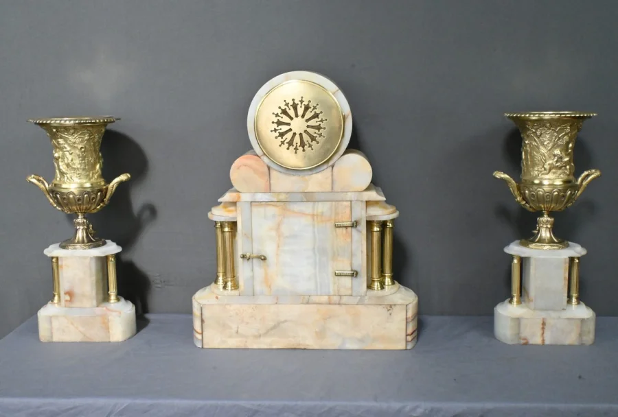 Garniture de Cheminée en Marbre et Bronze, « A L’Espérance », de H. Godchot – Fin XIXe