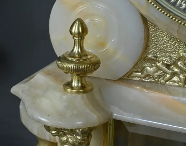 Garniture de Cheminée en Marbre et Bronze, « A L’Espérance », de H. Godchot – Fin XIXe