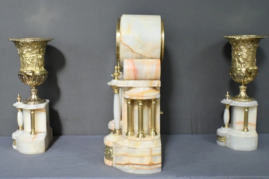 Garniture de Cheminée en Marbre et Bronze, « A L’Espérance », de H. Godchot – Fin XIXe