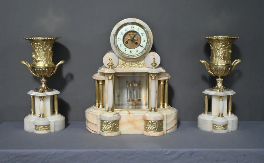 Garniture de Cheminée en Marbre et Bronze, « A L’Espérance », de H. Godchot – Fin XIXe
