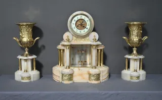 Garniture de Cheminée en Marbre et Bronze, « A L’Espérance », de H. Godchot – Fin XIXe