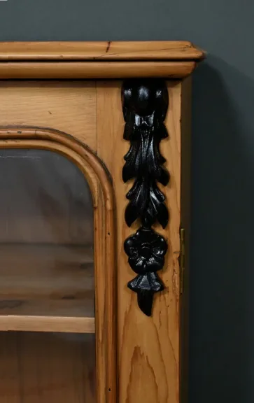 Vitrine en Pin – 1920