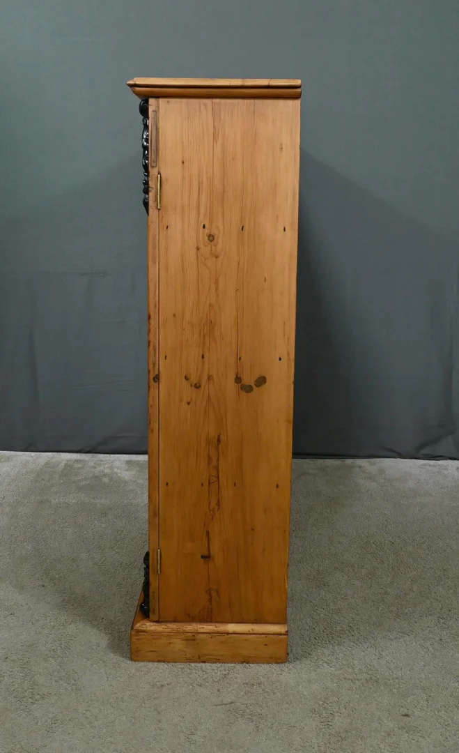 Vitrine en Pin – 1920